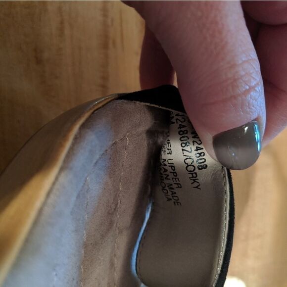 White Mountain Corky Black Suede Sandal size 6 - Picture 8 of 8